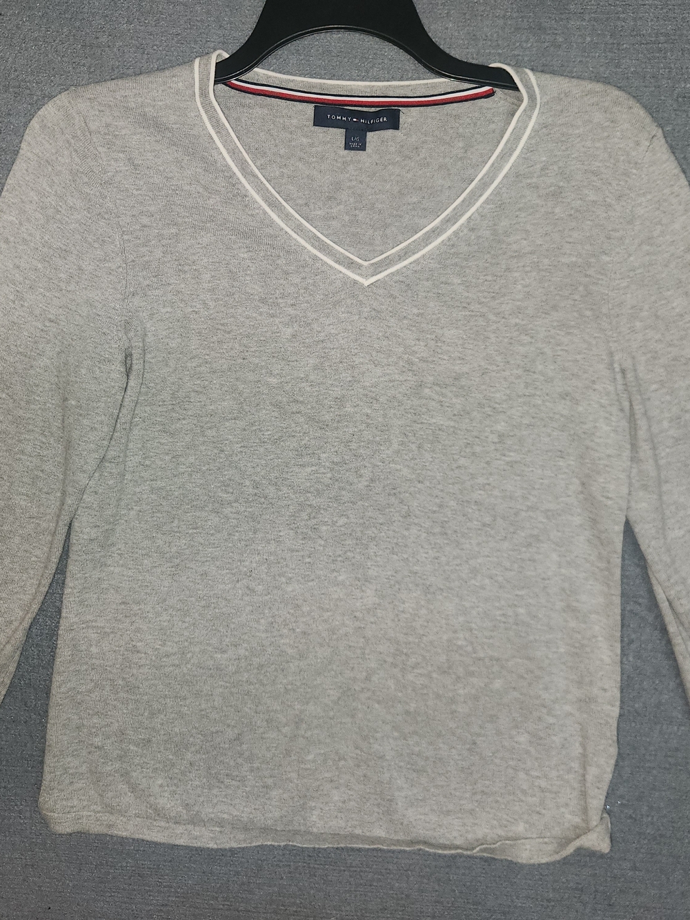 Tommy Hilfiger Men's Light Gray V-Neck Sweater #365
